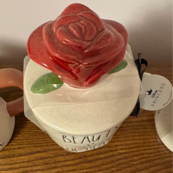 Disney Princess Beauty & The Beast Mug with Rose Lid - Picture 2 of 2